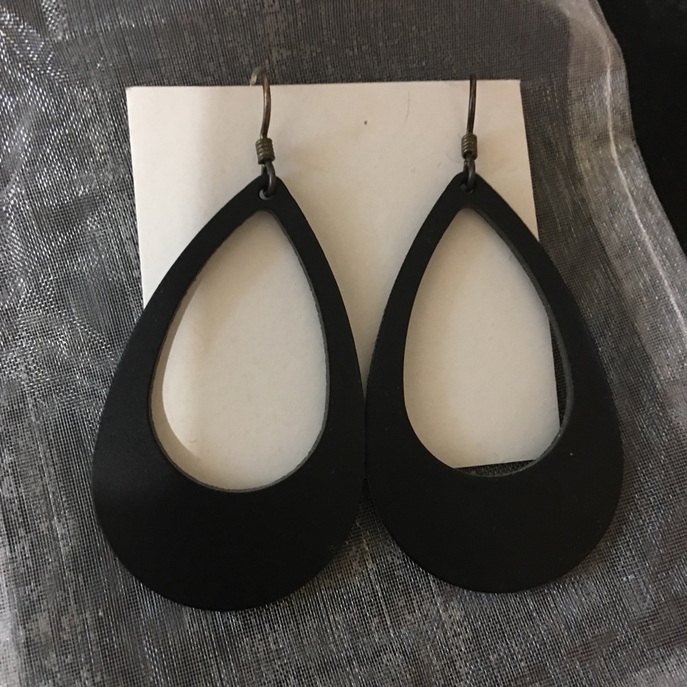 Nickel and suede earrings- black cut outs